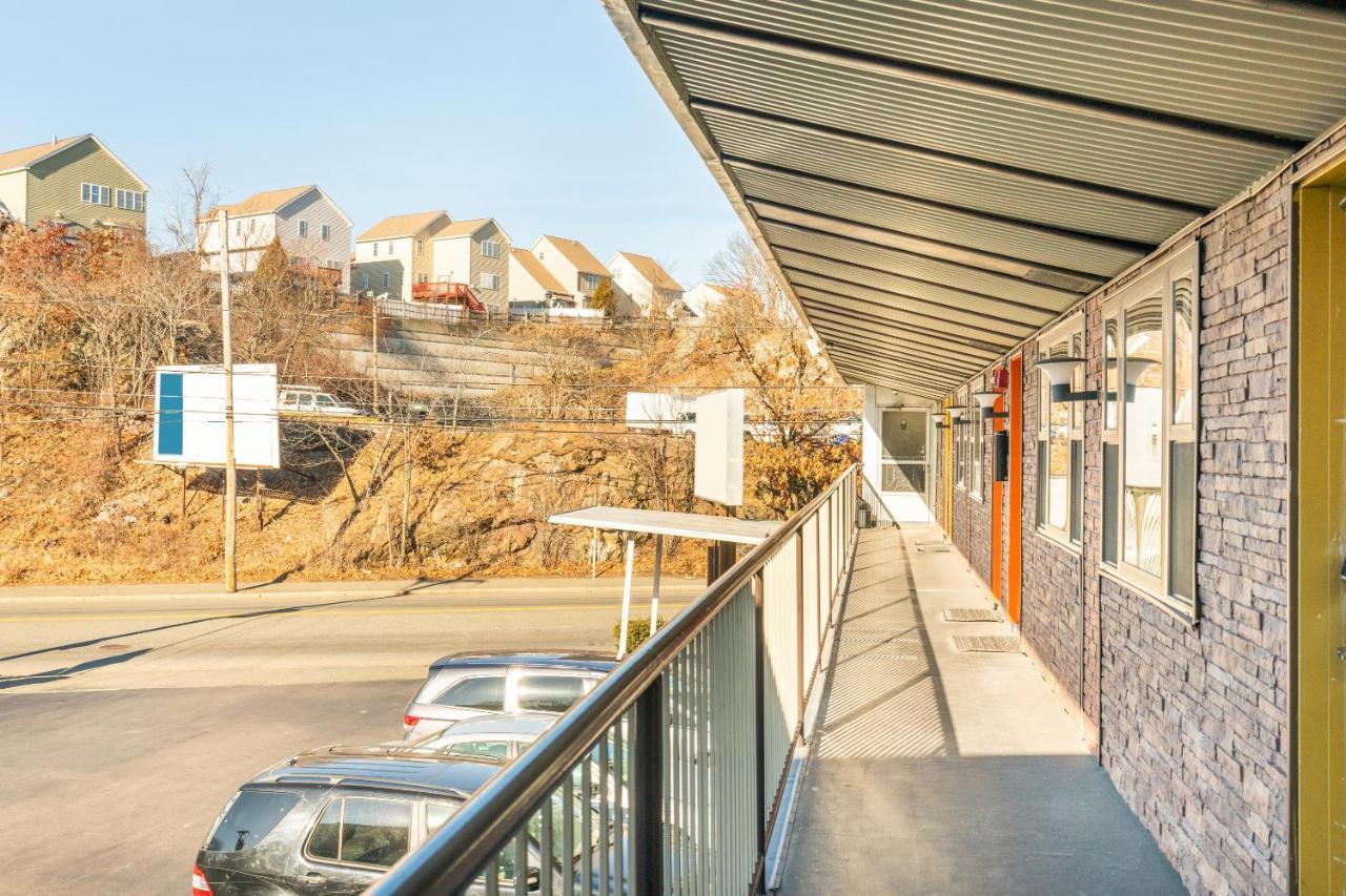 Oyo Hotel Malden Ma Broadway 外观 照片