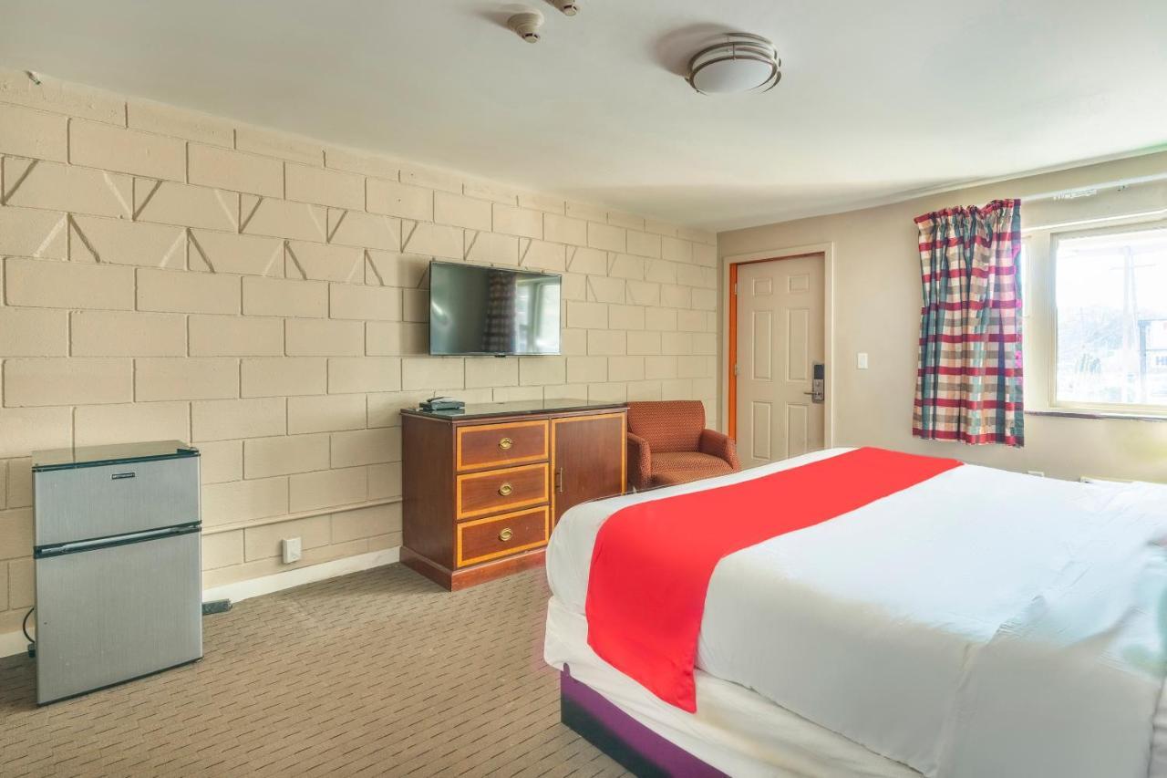 Oyo Hotel Malden Ma Broadway 外观 照片