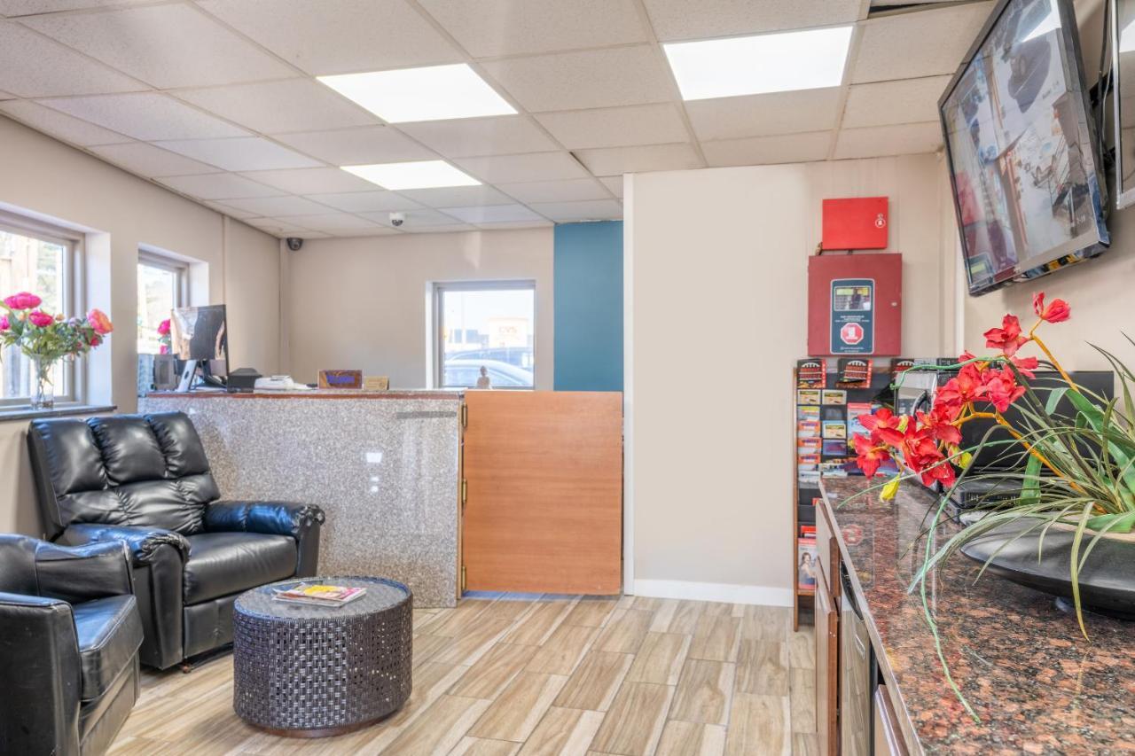 Oyo Hotel Malden Ma Broadway 外观 照片