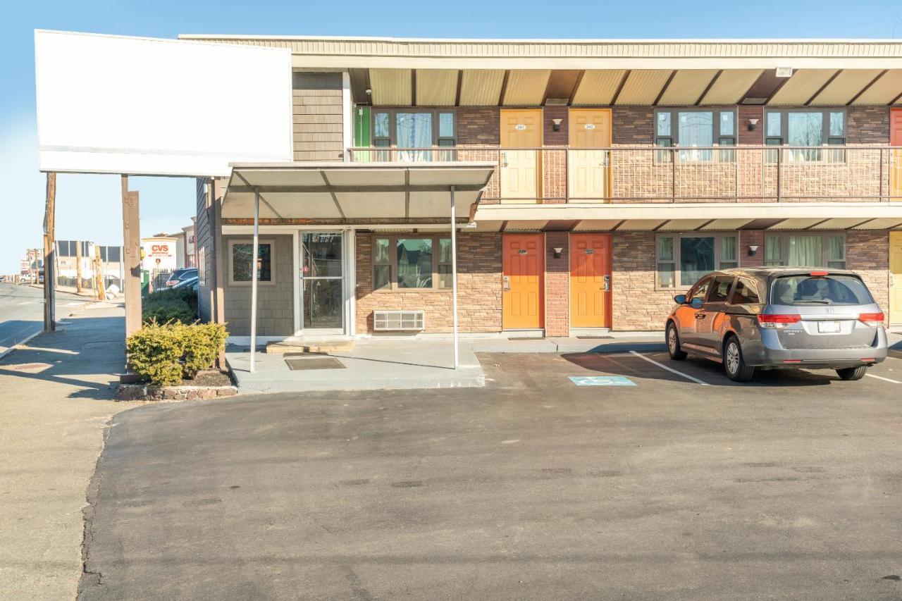 Oyo Hotel Malden Ma Broadway 外观 照片