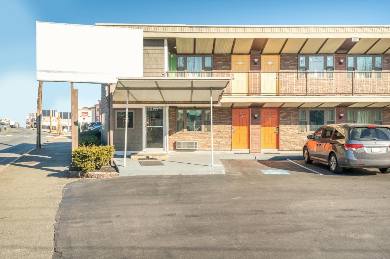 Oyo Hotel Malden Ma Broadway 外观 照片