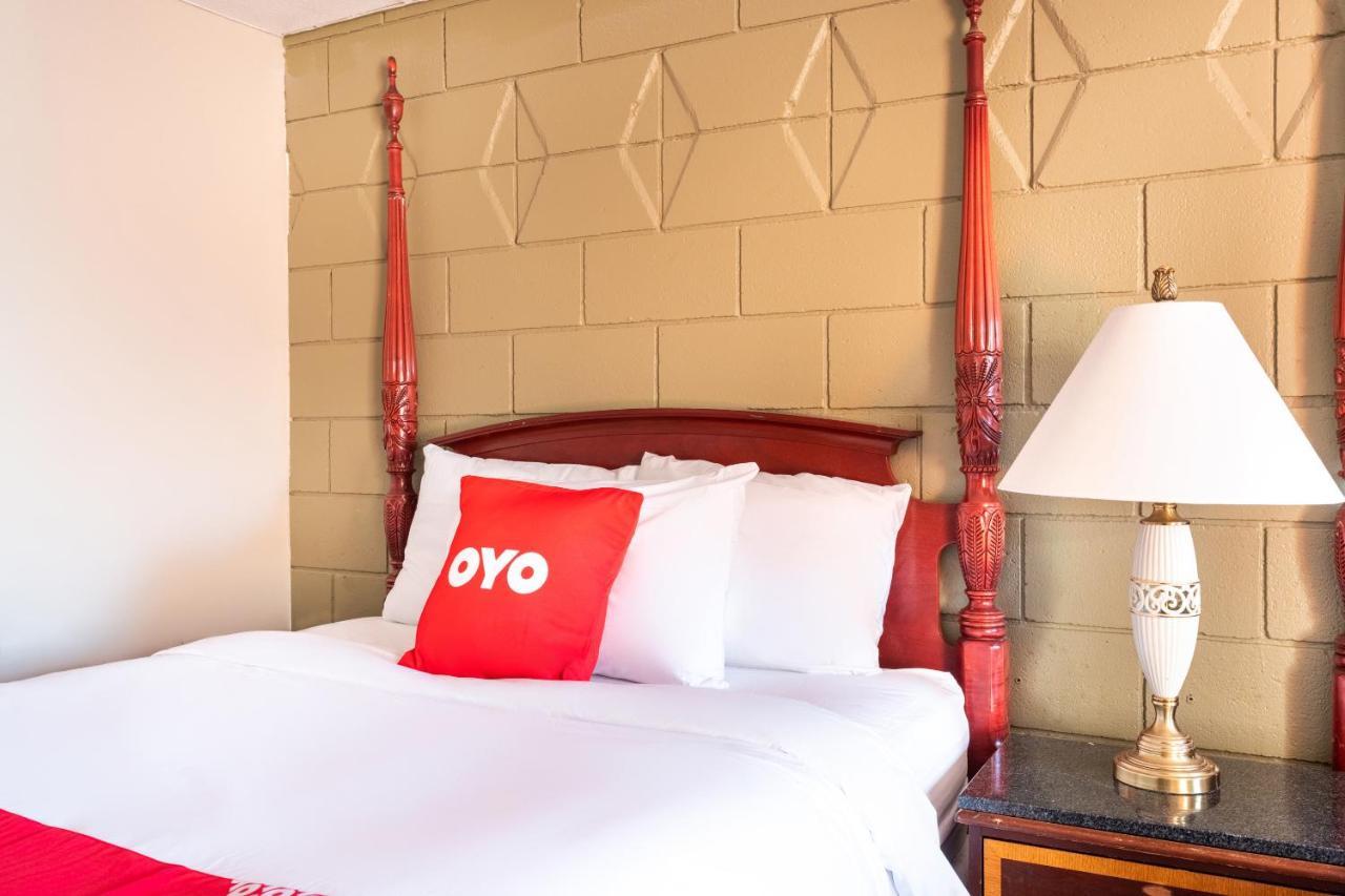 Oyo Hotel Malden Ma Broadway 外观 照片