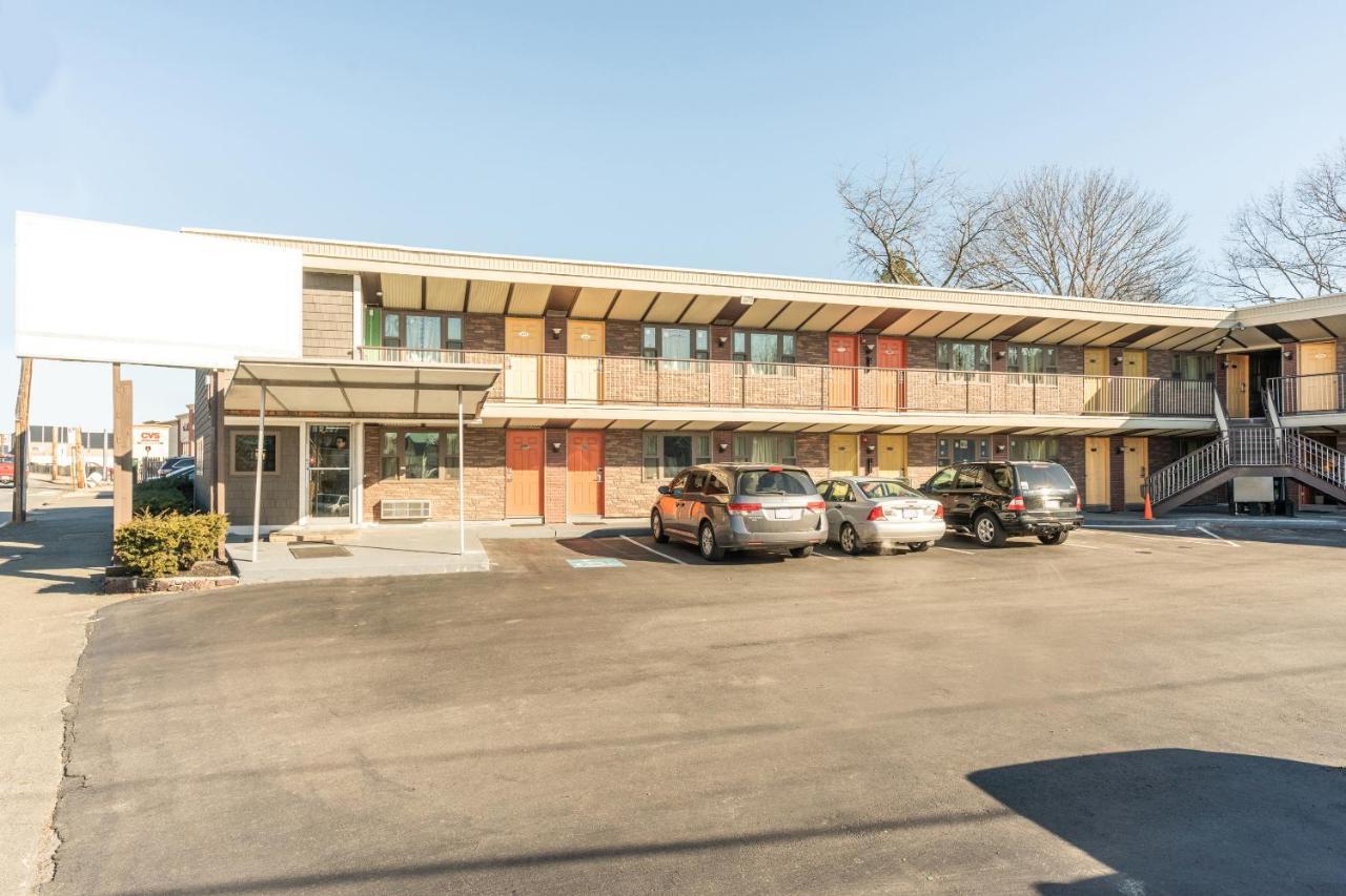 Oyo Hotel Malden Ma Broadway 外观 照片