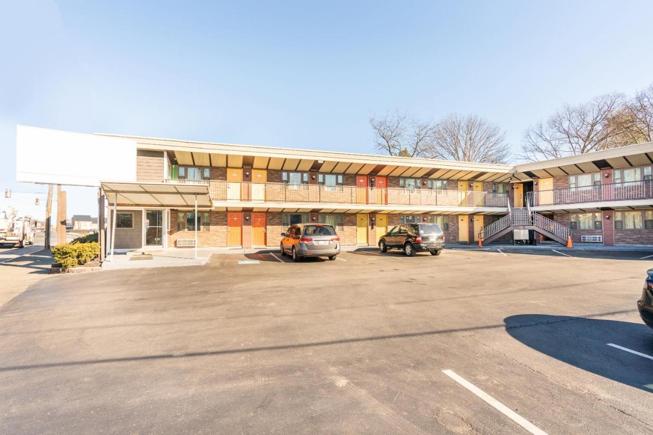 Oyo Hotel Malden Ma Broadway 外观 照片