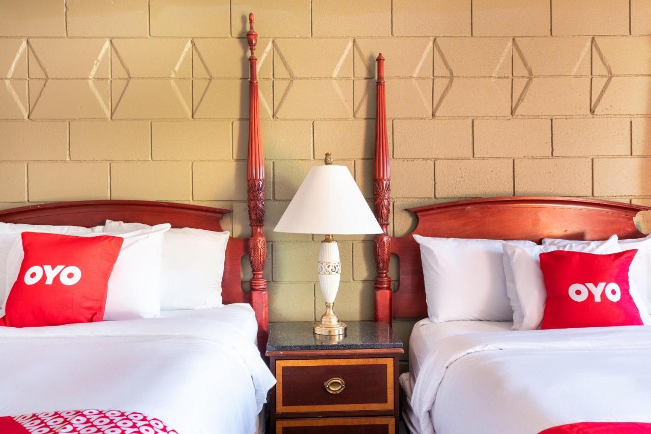 Oyo Hotel Malden Ma Broadway 外观 照片